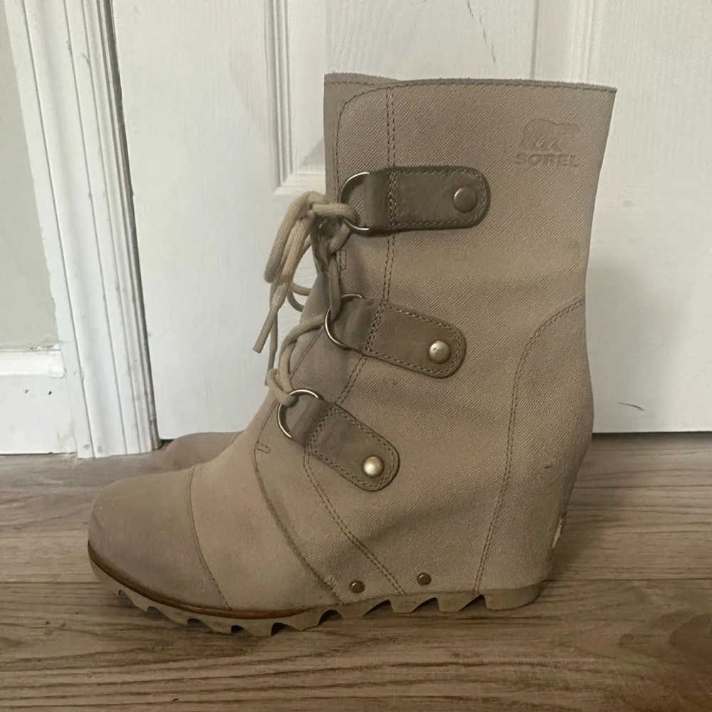 Sorel Joan of Arctic Gray Wedge Booties